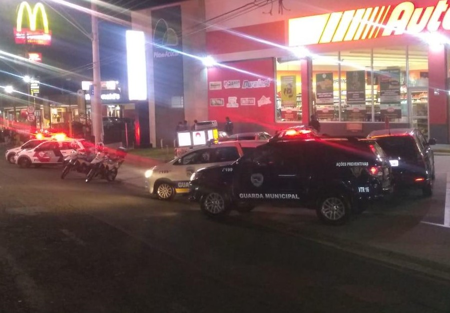 Ação policial flagra adolescentes com bebidas alcoólicas na Vital Brasil