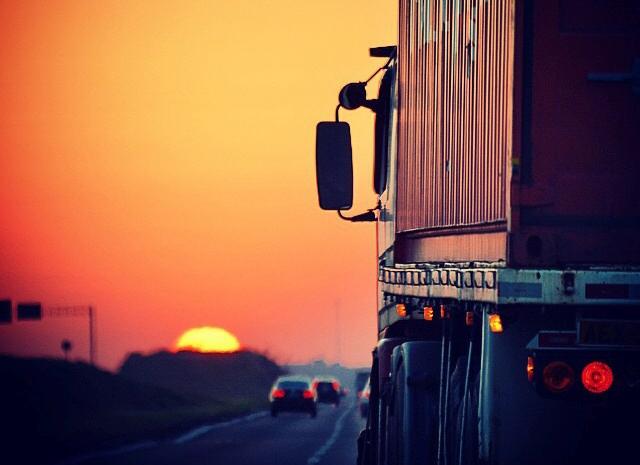 Governo de SP anuncia distribuição de 140 mil kits de alimentação para caminhoneiros