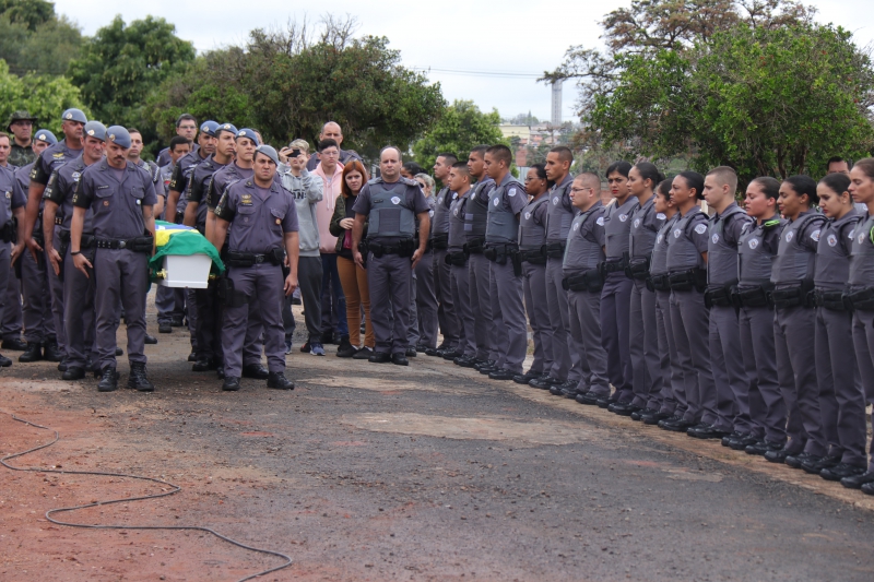 Tenente Atanázio, morto em confronto com bandido em São Manuel, é enterrado com honras militares