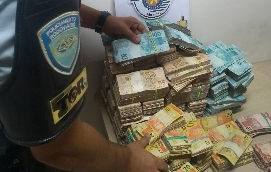 TOR apreende mais R$ 1,2 milhão de contrabando de cigarros na Castelo Branco TOR apreende mais R$ 1,2 milhão de contrabando de cigarros na Castelo Branco