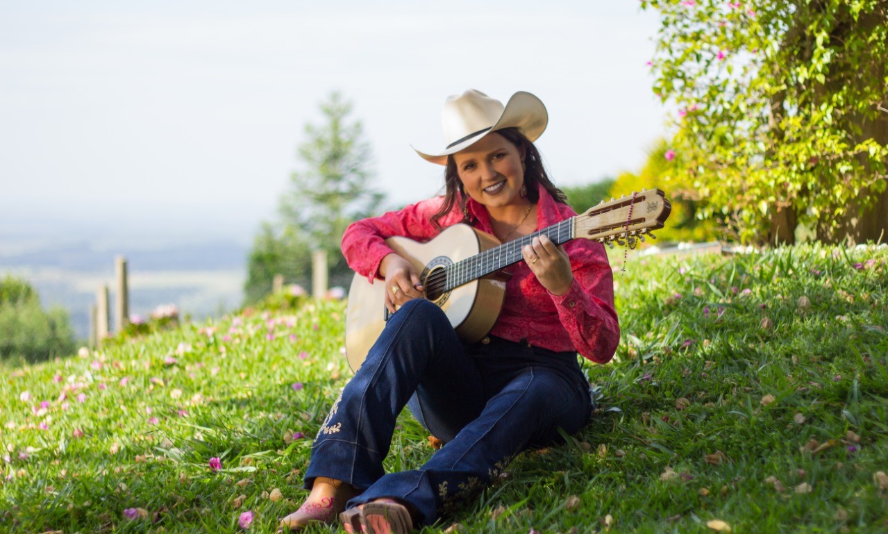 Botucatuense Karoline Violeira lançará seu primeiro trabalho “Traço de Giz” durante Festival em  Pardinho Botucatuense Karoline Violeira lançará seu primeiro trabalho “Traço de Giz” durante Festival em  Pardinho