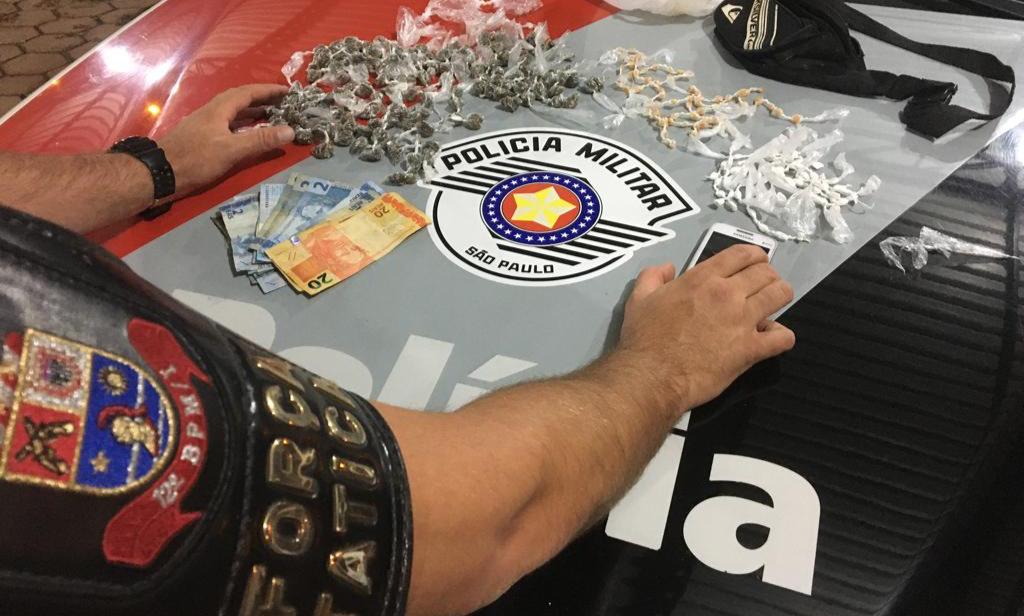 Jovem é preso pela PM com grande quantidade de droga para a venda na Vila Jardim