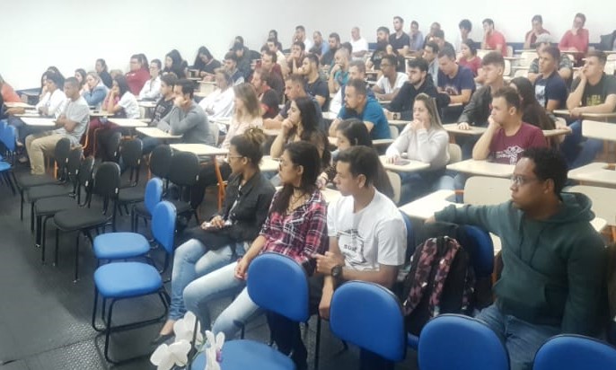 Ciclo de palestras da Faculdade de Botucatu-Unibr é encerrado e Simpósio segue com Projetos e Arte