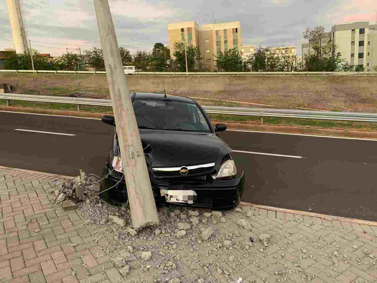 Ap S Colis O Poste Cai Em Cima De Carro No Acesso Ao Novo Viaduto Em Botucatu Jornal