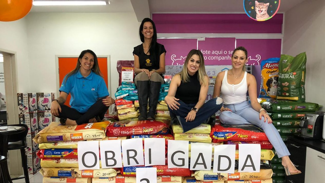 Liga do Bem recebe 2 toneladas de ração após evento em loja pet de Botucatu