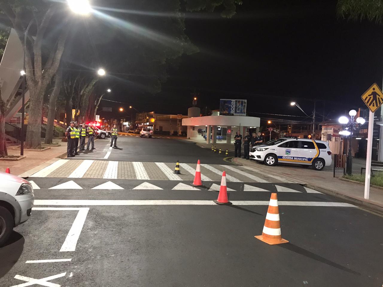 PM faz ‘comandos’ no trânsito de Botucatu durante fim de semana; bar sem alvará foi fechado