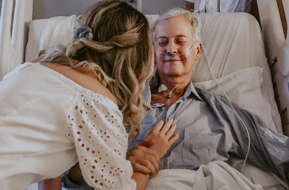 Noiva se casa em hospital de SP para pai poder acompanhar cerimônia em seu último dia de vida