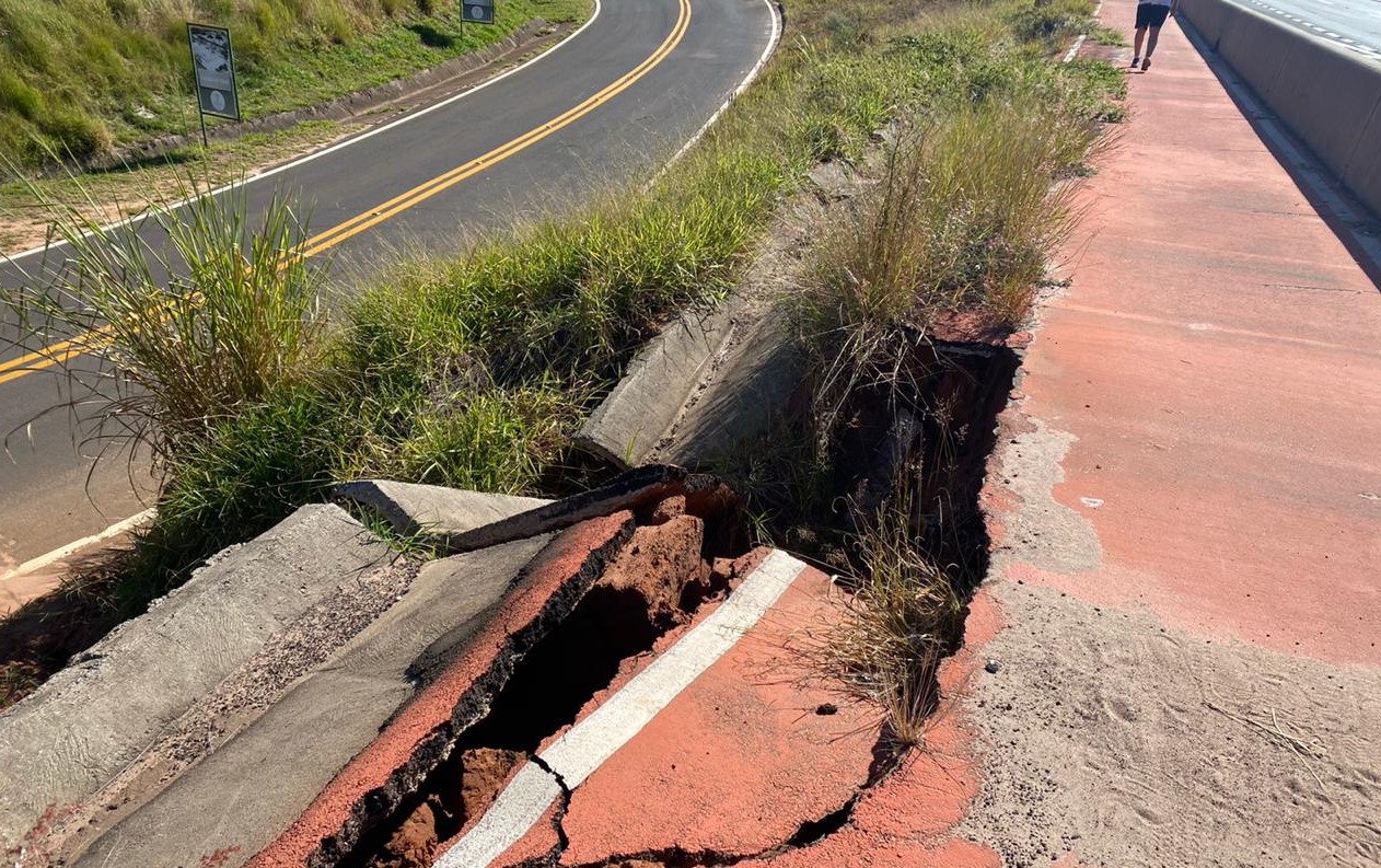Leitores reclamam do estado da ciclovia na Rodovia Antônio Butgnolli