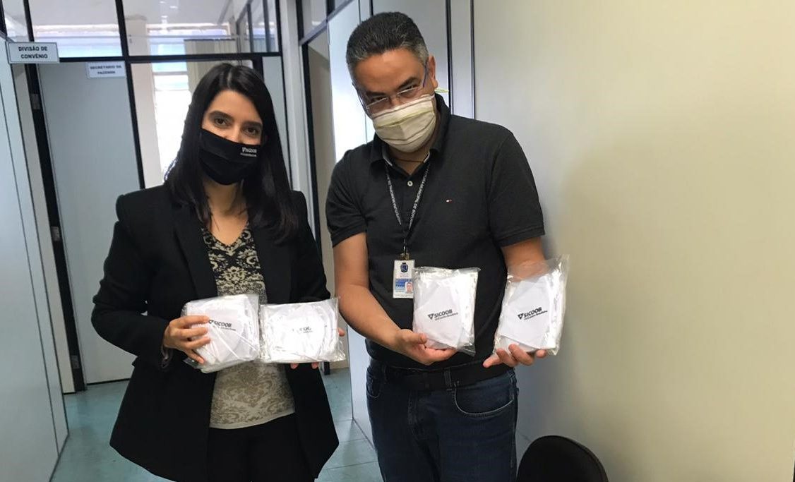 Sicoob UniCentro Brasileira doa 2,5 mil máscaras para a prefeitura de Botucatu