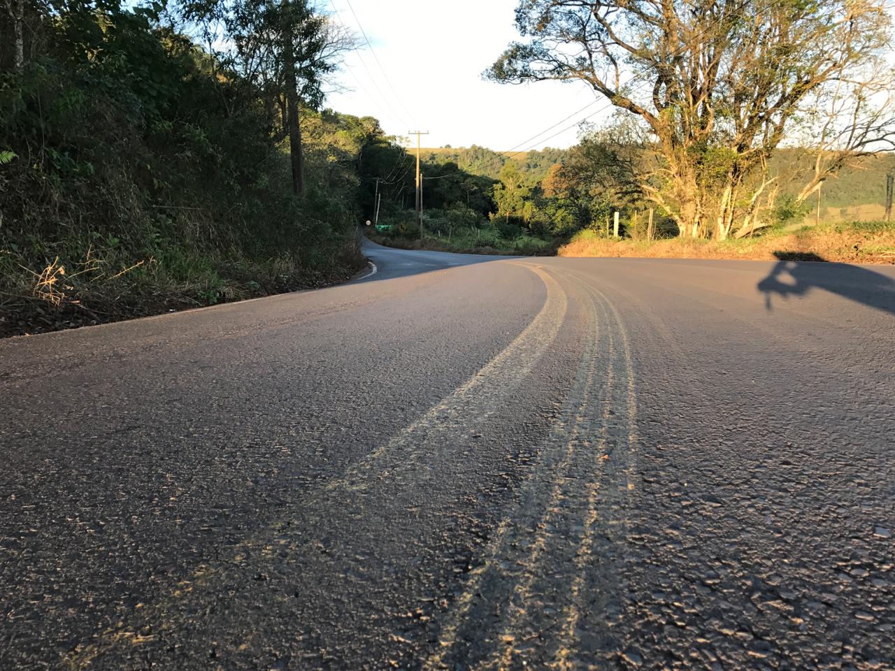 Motociclista morre em vicinal de Pardinho após ser atropelado por caminhão