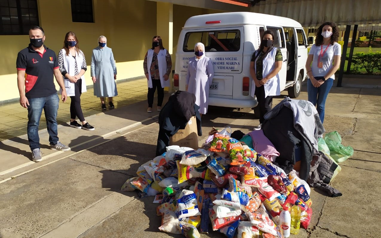 Shopping Botucatu doa alimentos arrecadados em evento do fim de semana