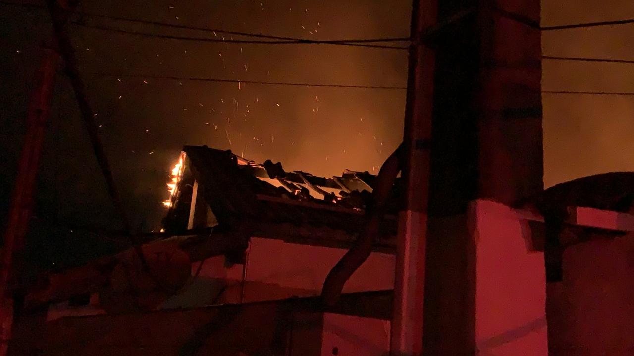 Incêndio de grandes proporções destrói parte da Secretaria de Saúde de Botucatu