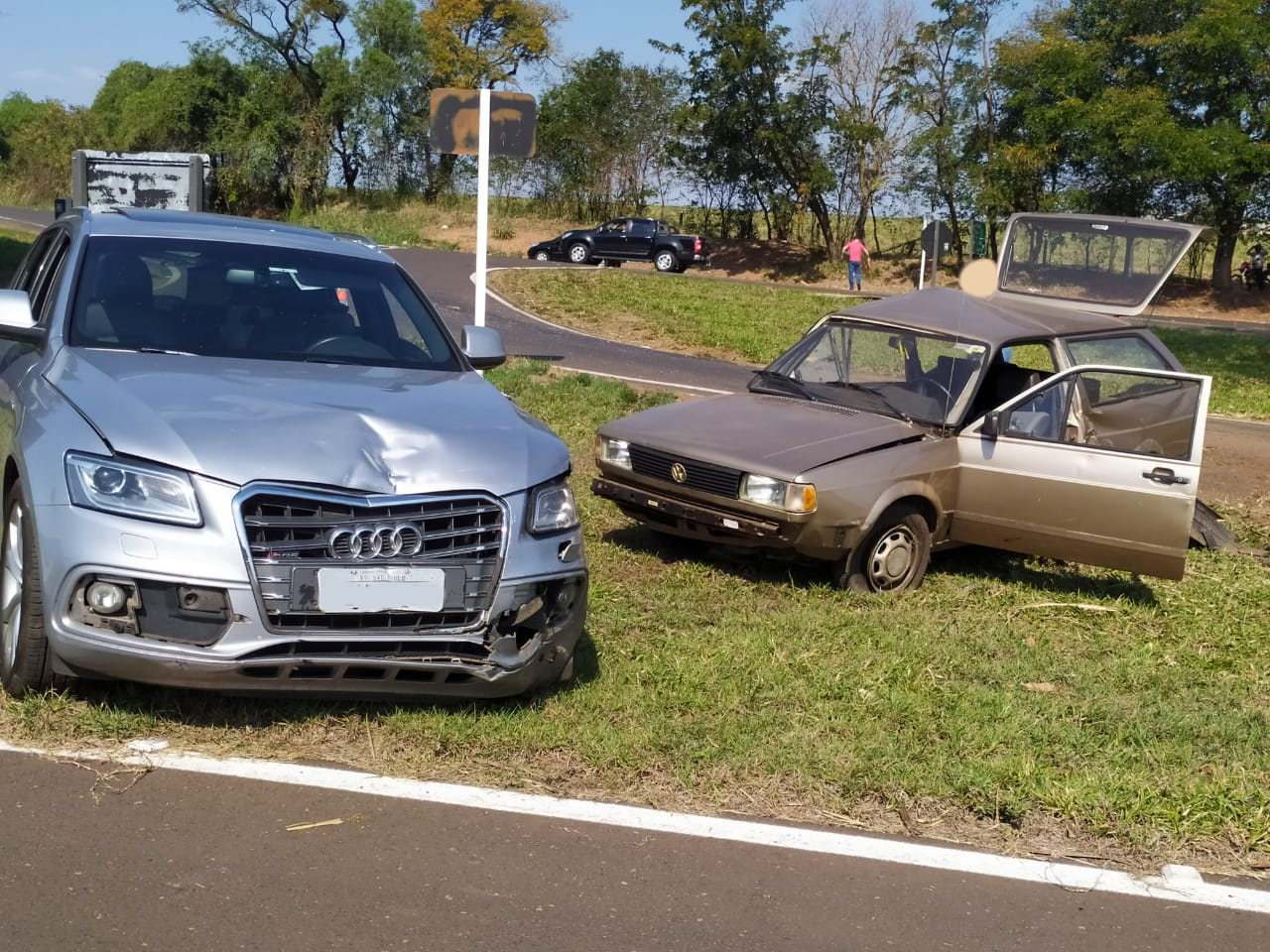 Motorista fica ferido em acidente no trevo do Rio Bonito na SP-191