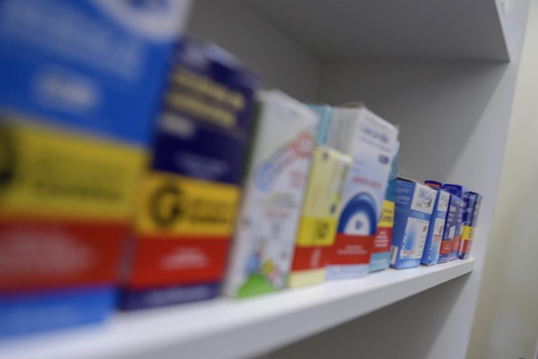 Governo isenta ICMS de medicamento para doença degenerativa grave
