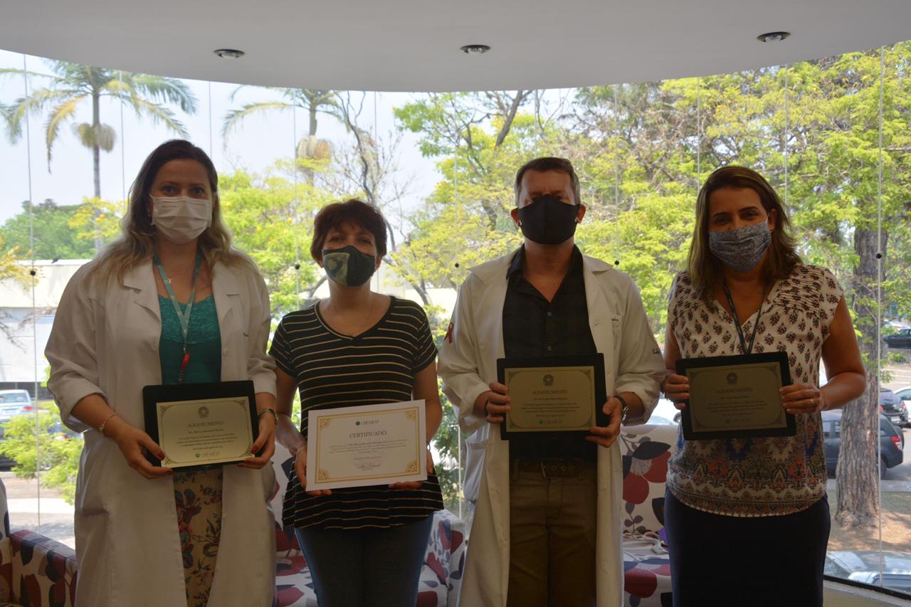 Médicos do Hospital das Clínicas de Botucatu são homenageados pela atuação no enfrentamento à COVID-19