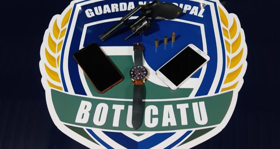 Homens são presos pela GCM após assalto contra estabelecimento comercial em Botucatu