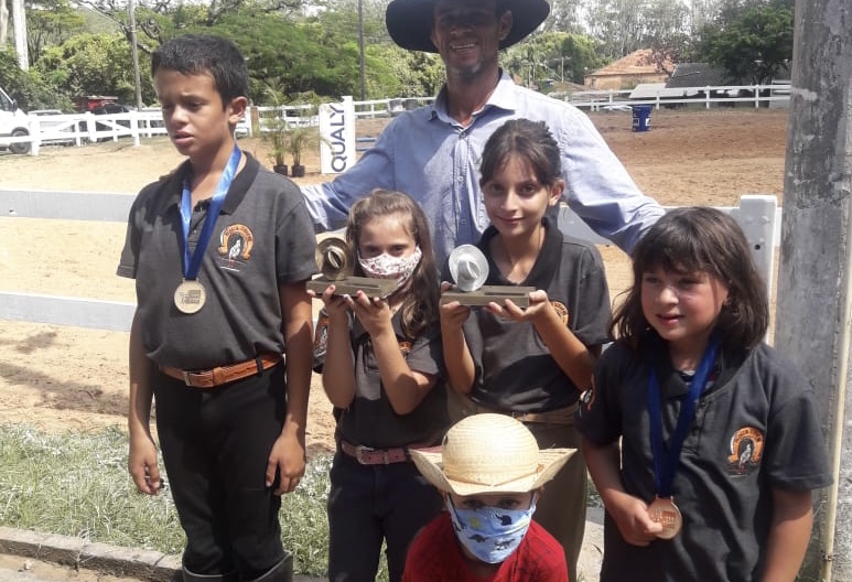 Hipismo: Cavaleiros e Amazonas Botucatuense da Hípica Vitoreli Iniciam muito bem a temporada 2021