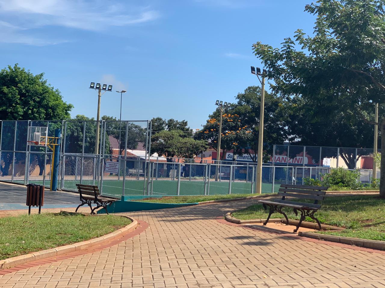 Alvo de reclamações sobre aglomerações, Praça na Cohab 1 fica vazia neste sábado, 20