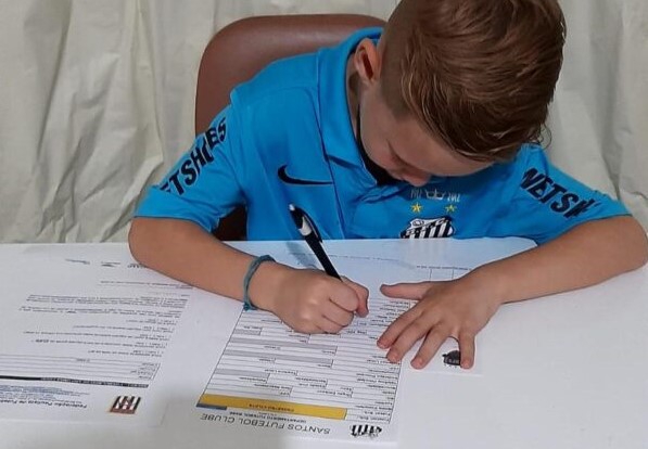 Botucatuense de apenas 7 anos é contratado pelo Futsal do Santos