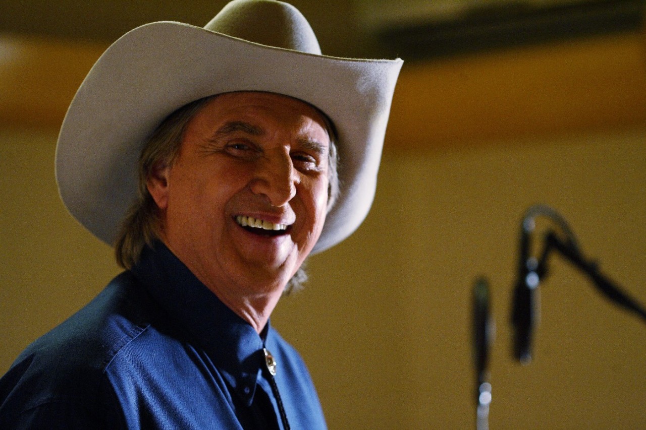 Em live, Sérgio Reis faz homenagem para Botucatu e cita passagem com Plínio Paganini; assista