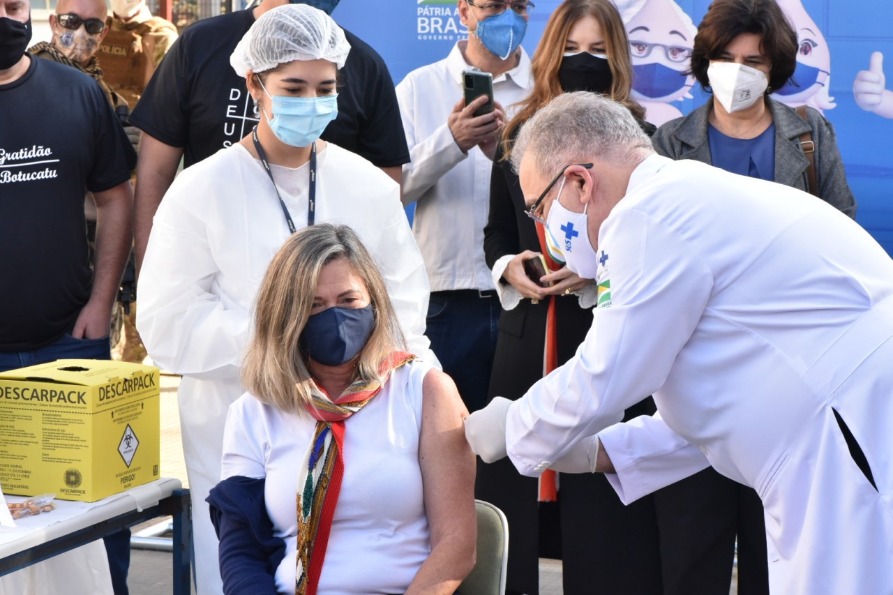 Confira em vídeo como foi o início foi vacinação em Botucatu