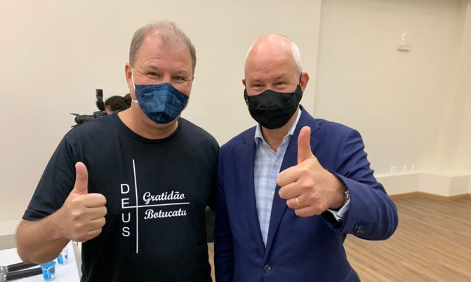 Embaixador do Reino Unido diz que estrutura de Botucatu possibilitou projeto da Oxford