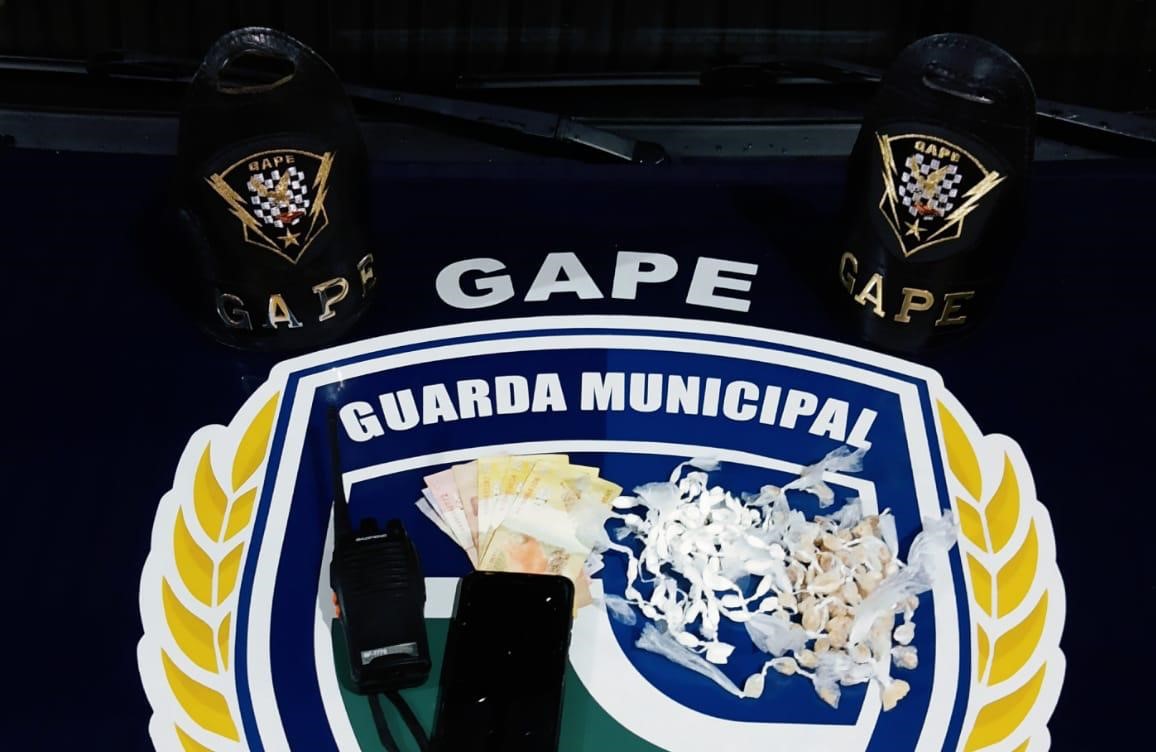 Adolescente é apreendido pelo GAPE por tráfico na Vila Jardim