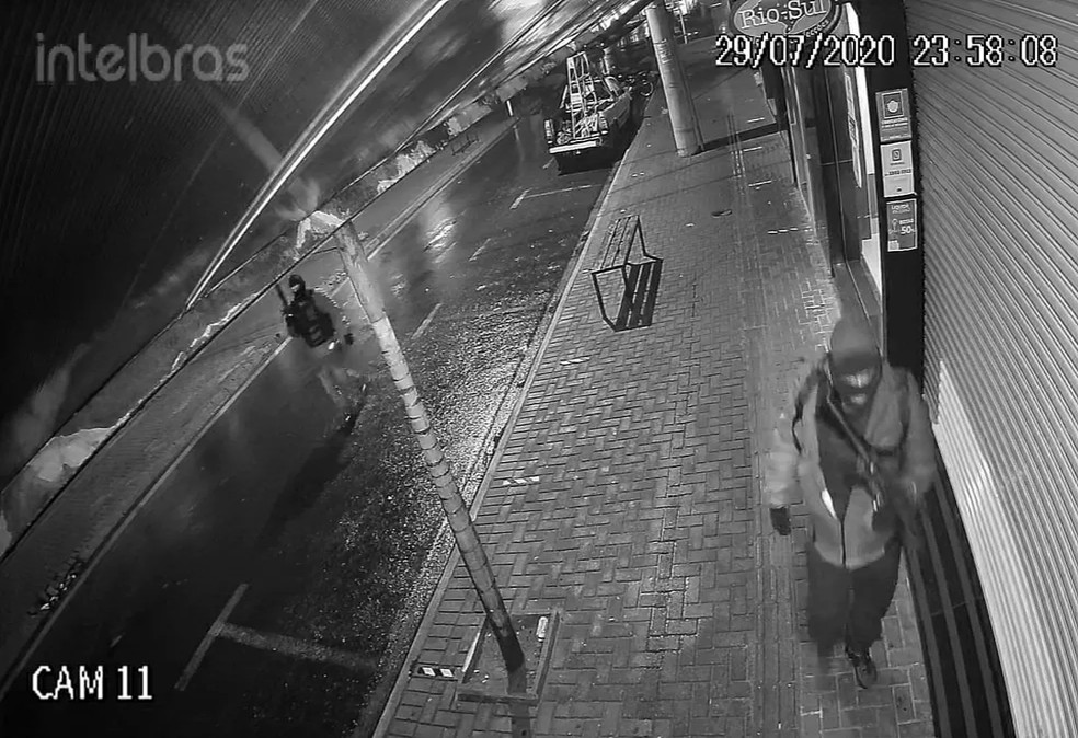 Juíza deixa processo contra quadrilha de mega-assalto a bancos e anda com escolta após ameaças de morte