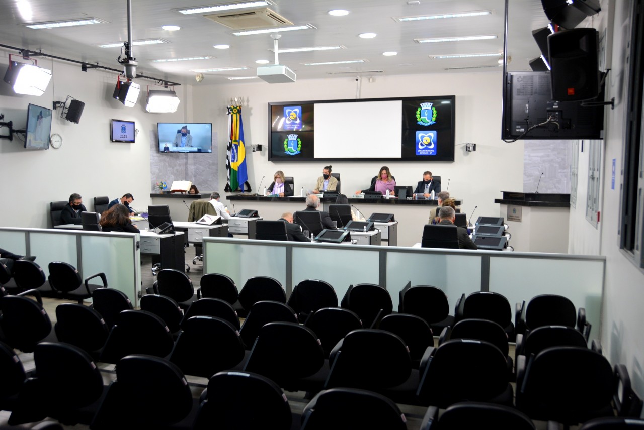 Sessão da Câmara de Botucatu discute plano de saúde para servidores do legislativo e mais dois projetos
