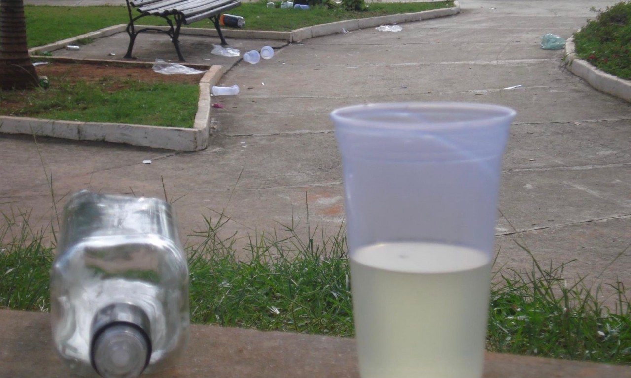 Lei que proíbe o consumo de álcool em praças de Botucatu é constitucional, diz Procuradoria de Justiça do Estado