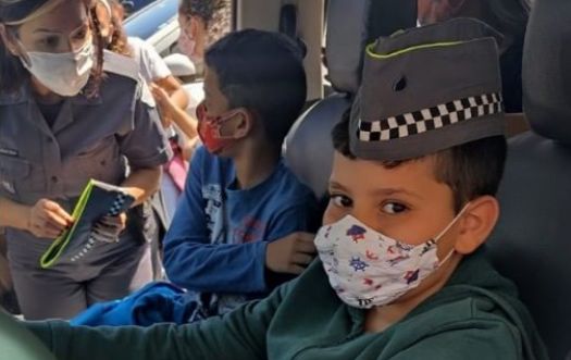 Polícia Militar de Botucatu recebe mais crianças na “Escolinha da PM”