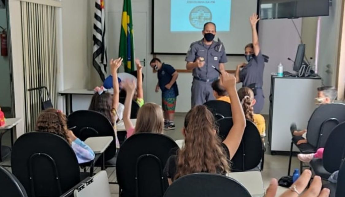 Escolinha da PM em Botucatu recebe filhos de policiais militares
