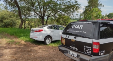 Polícia Civil apreende veículo abandonado em estrada rural de Itatinga
