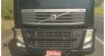 Operação policial intercepta em Botucatu caminhão roubado em São Paulo