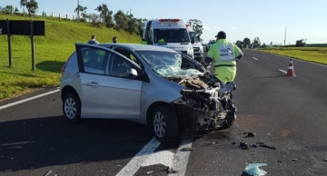 Veículo na contramão causa colisão frontal na Castelinho em Botucatu