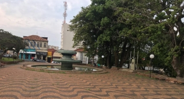 GCM aborda homem que lavava roupas na fonte luminosa e descobre furto de brinquedo