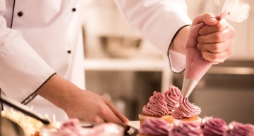 Curso do Sebrae-SP ajuda confeiteiros da região de Botucatu a fazer gestão do negócio