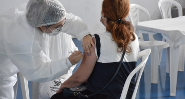 Saúde solicita profissionais de saúde voluntários para vacinação em massa de Botucatu no dia 19