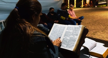 Comemoração do Dia da Bíblia tem leitura ininterrupta 24 horas por dia em Botucatu