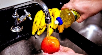 Erros de higiene na cozinha colocam a saúde em risco, aponta pesquisa Erros de higiene na cozinha colocam a saúde em risco, aponta pesquisa