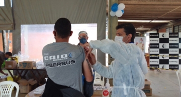 Botucatu vacina funcionários da indústria residentes de cidades vizinhas nesta sexta-feira, 17