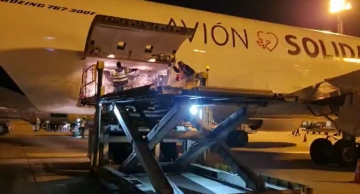 Primeiro lote de vacinas da Pfizer para crianças chega ao Brasil