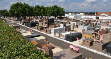 Vasos de bronze e artefatos de metal são furtados do Cemitério Portal da Cruzes em Botucatu