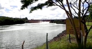 Hidrelétrica abre comportas para evitar mortandade de peixes em Barra Bonita
