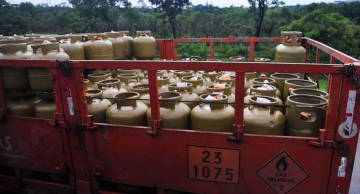Gasolina sobe 47,49% e gás de botijão, 36,99% em 2021, diz IBGE