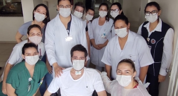 Paciente recebe alta após contrair Covid-19 e ficar seis meses na UTI no interior de SP