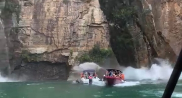 VÍDEO: deslizamento de pedras atinge embarcações com turistas em Capitólio, MG