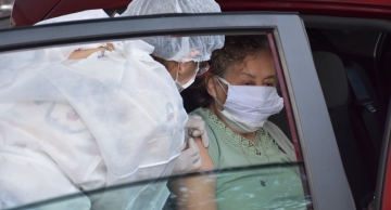 Botucatu fará aplicação de 4ª dose da vacina em idosos com 70 anos ou mais, neste domingo, 06