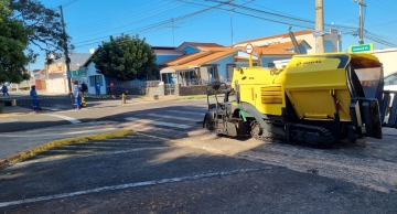 Prefeitura faz recape na Rua Dr. Costa Leite, área central de Botucatu