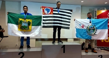 Aluno do SENAI de Botucatu vence competição e é o melhor soldador do Brasil